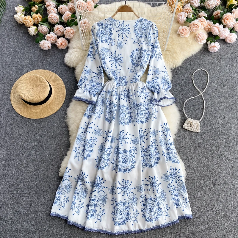 Robe femme 2021 élégante robes de soirée col en v manches évasées dentelle garniture boho bleu et blanc floral vintage robe mi longue