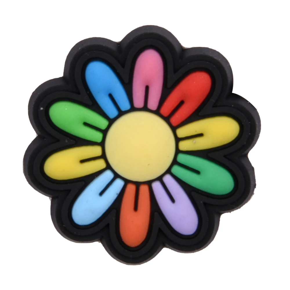 カラフルなPVCシューズチャーム、rubikのキューブシューズの装飾、オートバイのサンダルアクセサリー、芸術、人気セール、1個