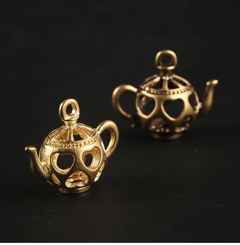Retro Mini Brass Teapot Pendant Hollow-carved Pot Craft DIY Key Chain Pendant Ornament Miniature sculpture home decoration a0288