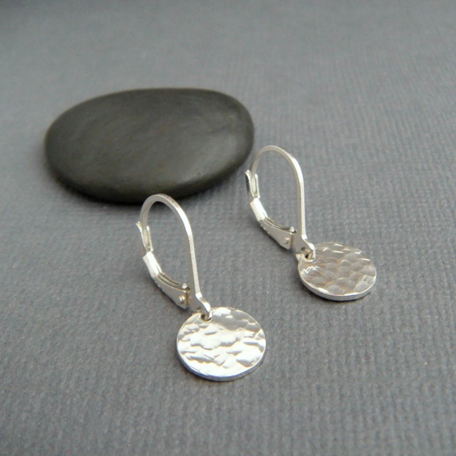 tiny sterling silver dangles hammered circle earrings