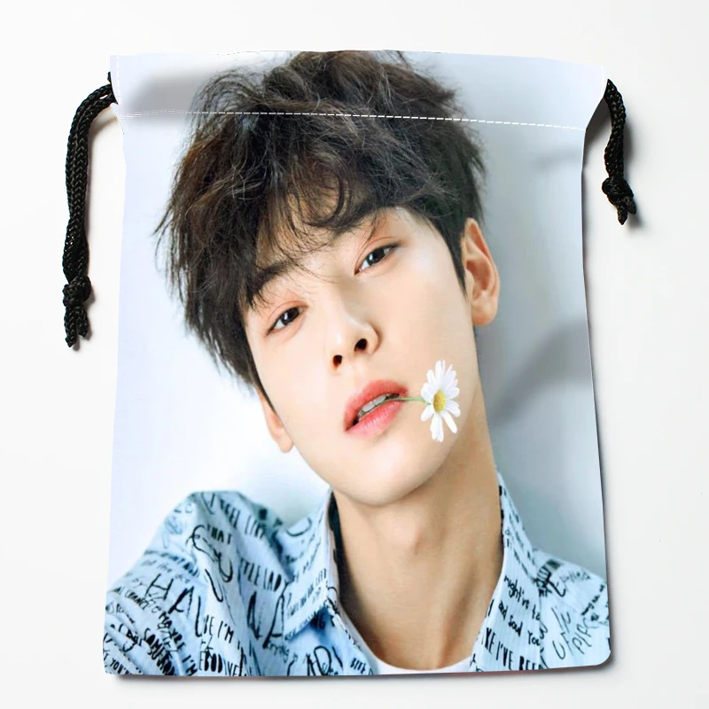 KPOP Cha EunWoo Drawstring Bags Print 18X22CM Soft Satin Fabric Resuable Storage Storage Clothes Bag Shoes Bag 0303