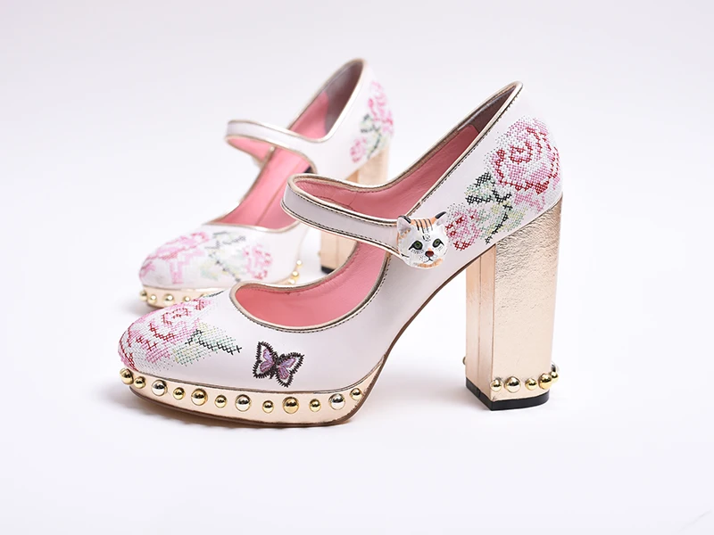 Scarpe da sposa in pelle bianca con ricamo rosa Mary Janes décolleté con fibbia a gatto décolleté con tacco grosso dorato scarpe eleganti Bridals