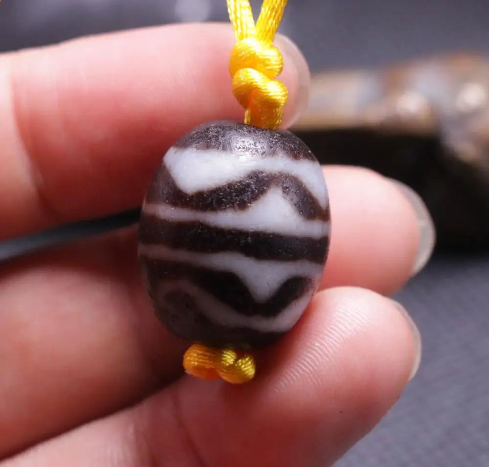 

Treasure Magic Power Magic LKbrother Magic Power Tibetan Old Agate Lotus Base Stable Love Totem Daluo Shape dZi Bead