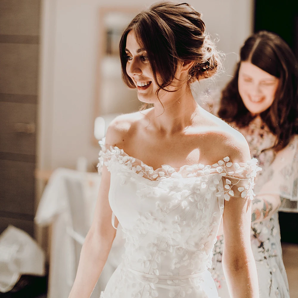 ปิดไหล่ลูกไม้ Mermaid ชุดเจ้าสาวที่กําหนดเอง PLUS ขนาด 3D Leaf โรแมนติกซาติน Barn Rustic การถ่ายภาพชุดแต่งงาน