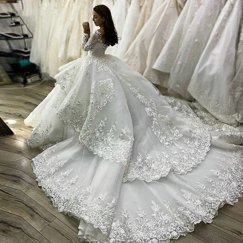 Falda escalonada de manga larga de lujo, vestido de novia con cuello en V, apliques de encaje en la espalda, vestidos de novia árabes de Dubai