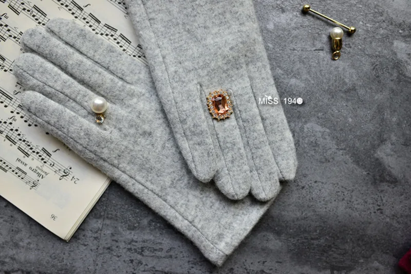 Winter Pearl Gem Wool Knit Warm Touch Screen Mittens Female Double Layer Plus Plush Thick Cashmere Driving Soft Black Glove H24