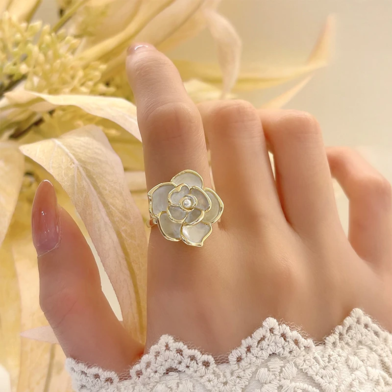 2023 New Elegant White Oil Dripping Camellia Rings For Woman Korean Fashion Flower Jewelry Party Girl\'s Sweet Rings Accessories