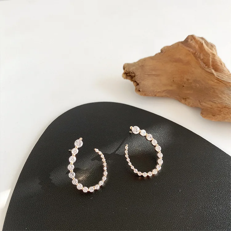 Delicati orecchini con zirconi a forma di U Top Design nuovi gioielli di moda stile coreano semplici regali di compleanno Bijoux