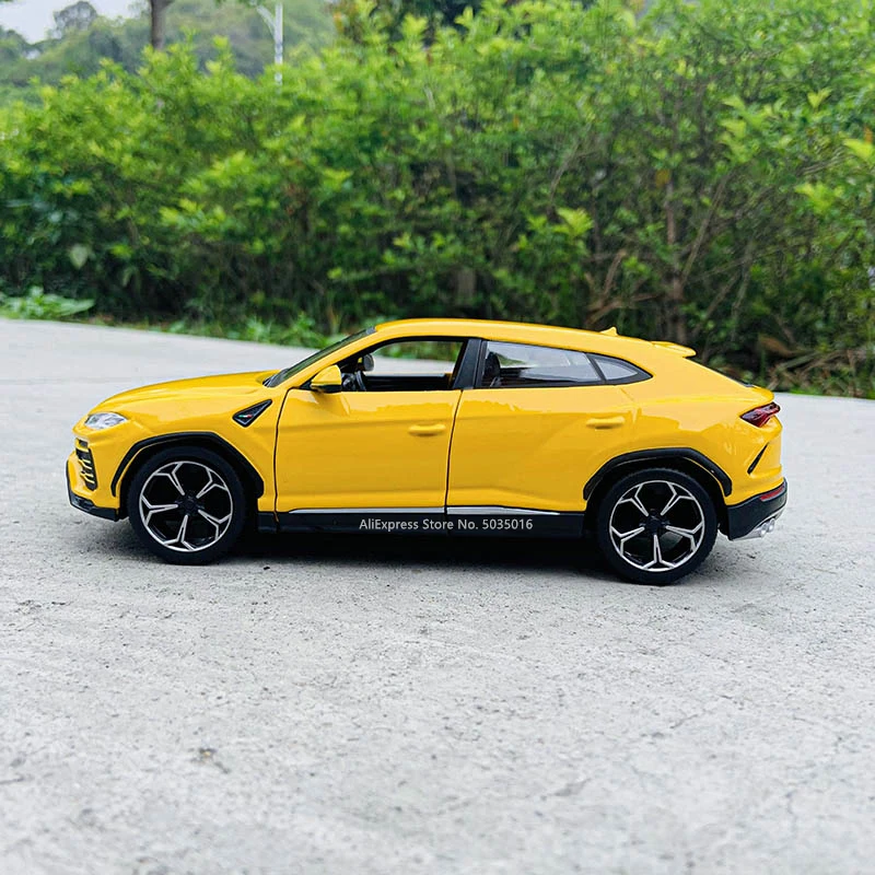 Maisto 1:24 Lamborghini URUS simulation alloy car model crafts decoration collection toy tools gift