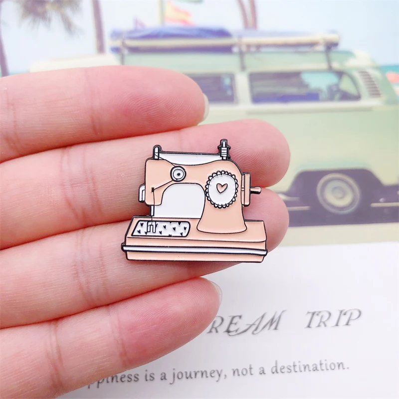 Creative Fun Cartoon Love Retro Sewing Machine Enamel Brooch Alloy Badge Denim Clothes Bag Pin Cute Sweet Punk Jewelry Gift