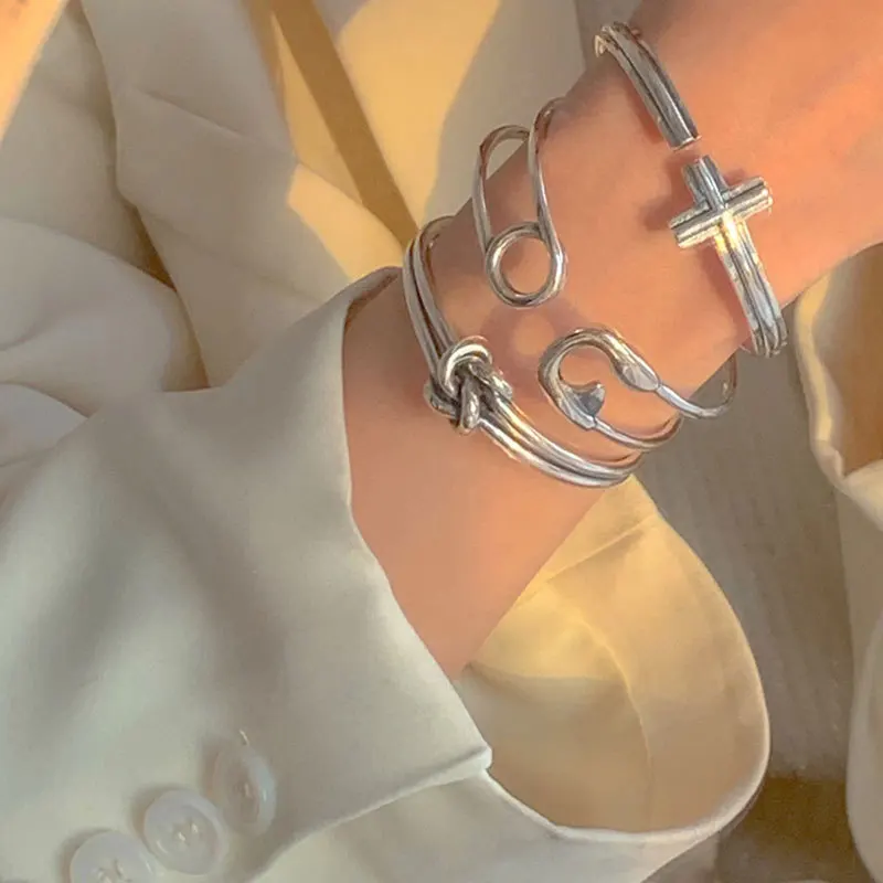 Foxanry فضي اللون الصليب دبوس معقود خمر سوار موضة جديدة عصرية أنيقة مجوهرات الحفلات هدايا عيد الميلاد للنساء