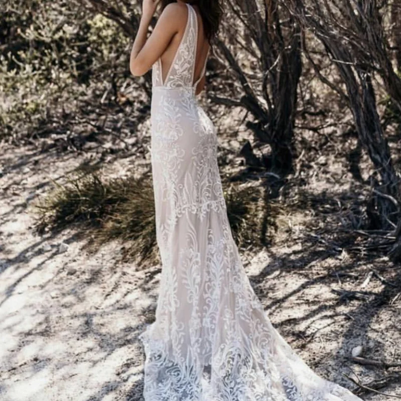 Mermaid Wedding Dress Deep V-Neck Tank Lace Appliques Sequined Backless Tulle Floor Length Sweep Train Gorgeous New Bridal Gown