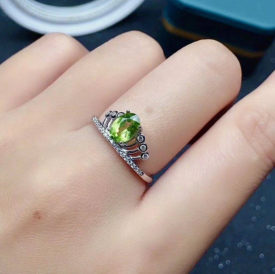 Design Silver Silver Crystal Ring for Young Girl 5mm*7mm VVS Grade Natural Peridot Ring 925 Sterling Silver Peridot Jewelry