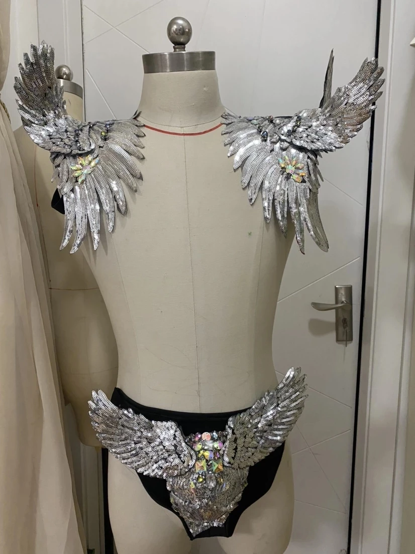 

Silver Sequins Rhinestones Wing Angel Shoulder Shorts Sexy Men Female Dancer Performance Stage Wear nightclub stage outfits