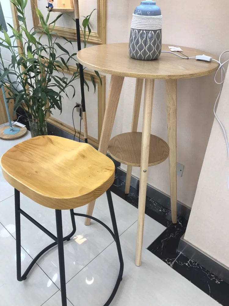 H-taburete de pie de hierro simple y moderno, superficie de madera maciza, taburete alto para el hogar, cafetería, tienda de bebidas frías, taburete de bar