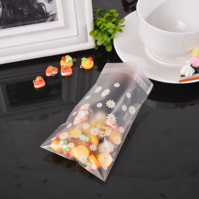 

50PCS Baking Biscuit Self-Adhesive Food Bag Food Safe Party Candy Cookie Bag Rectangle Frosted Translucent Flower Pattern