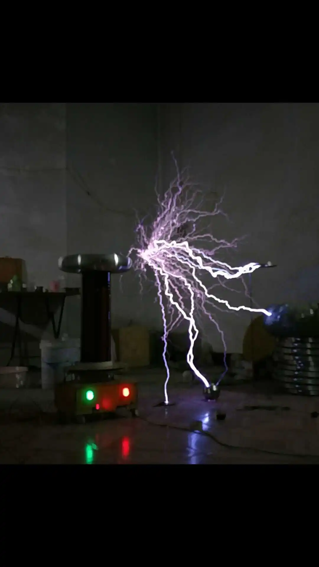 

Tesla Coil Lightning