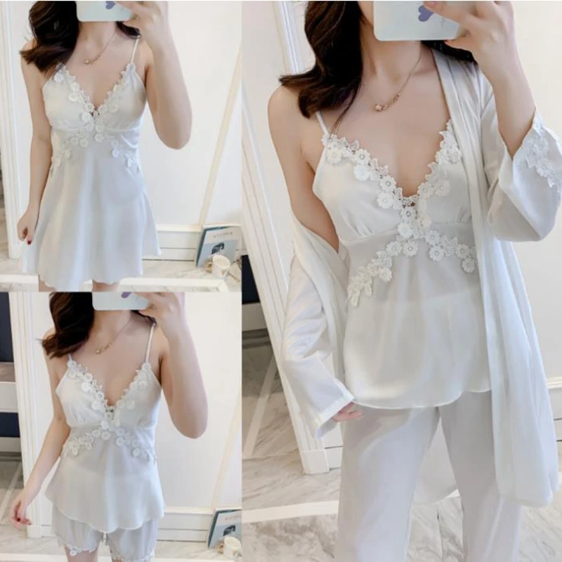 

Loose pajamas 2020 new Korean nightgown female summer satin five-piece suit spring and autumn lace chest pad home service robe