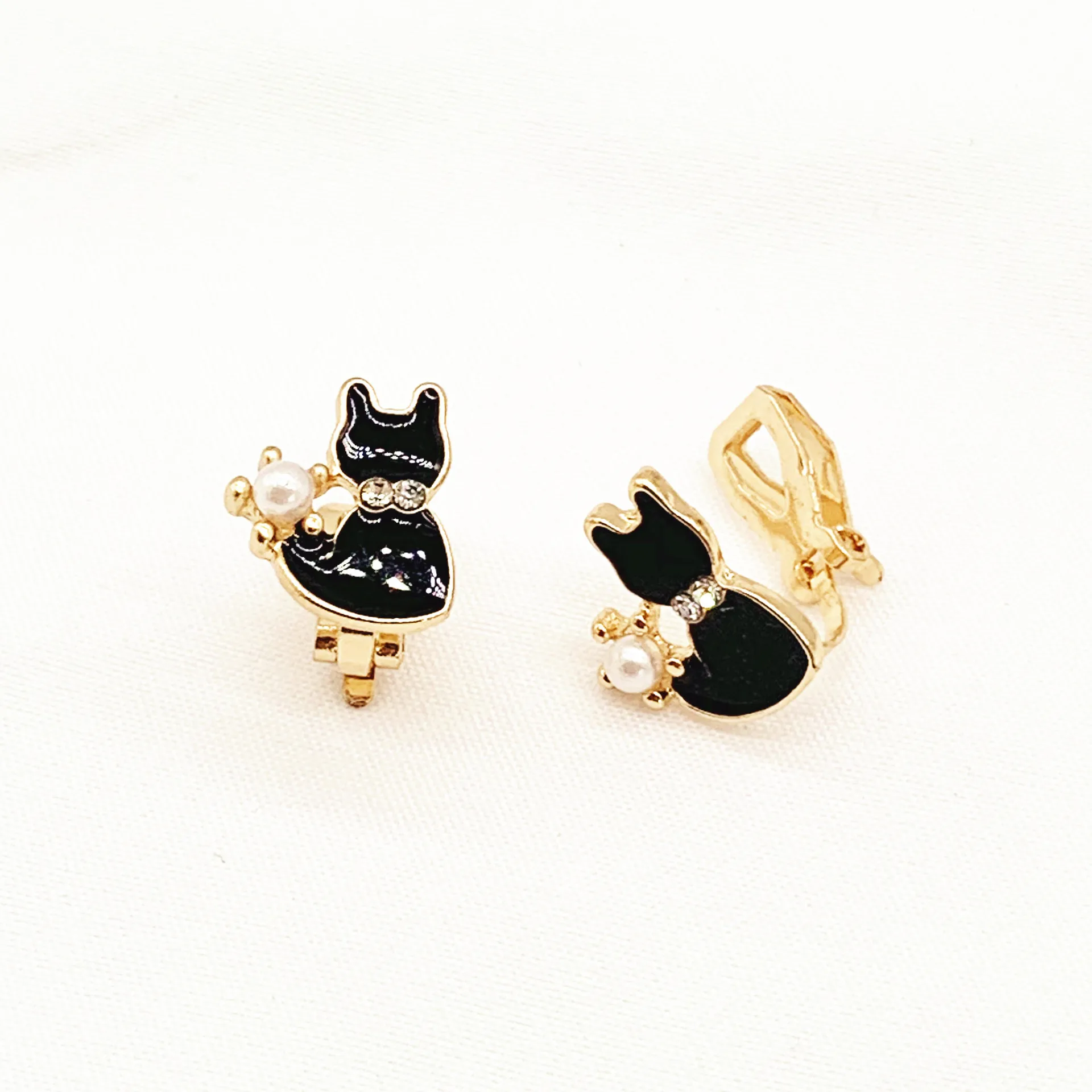 WENHQ Gold Color Cartoon Clip on Earrings for Girl Kids Fashion  Flower Fish Heart Crown Shape No Pierced Cuff Earrings Ear Clip