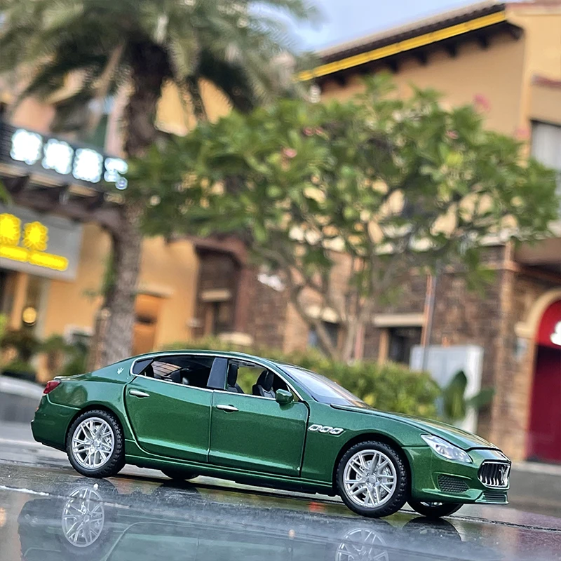 

1:32 Maserati Quattroporte Alloy Car Model Diecast Toy Vehicle sound and light Pull Back Simitation Cars Model Toys Gift