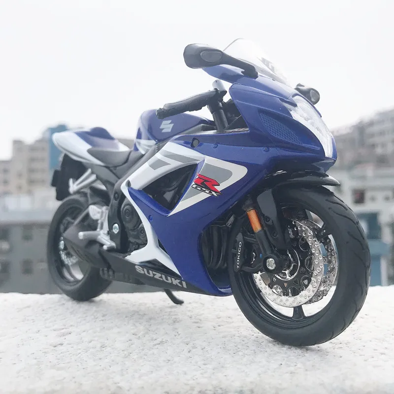 

Модель мотоцикла Maisto 1:12 Suzuki GSX-R750 из сплава под давлением