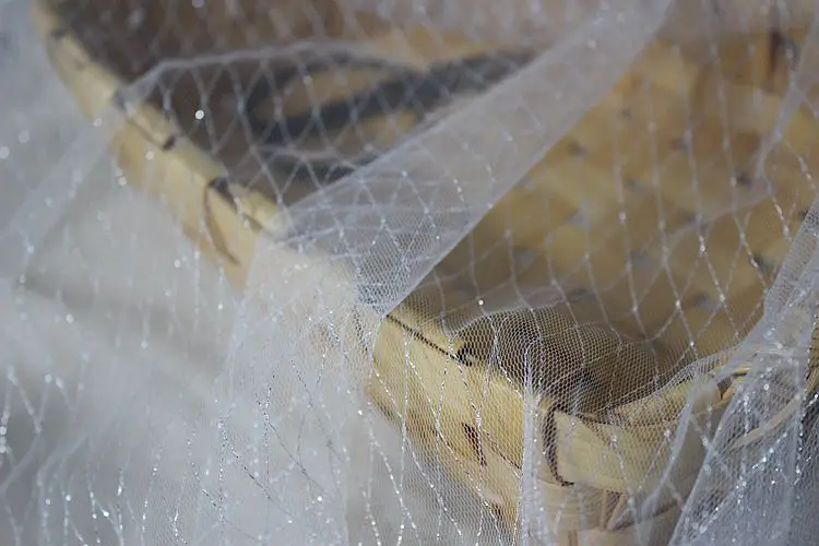 150cm Wide 1meter/lot Thin Tulle Fabric Veil Lace Fabric Material Grid Black White Gold Silver Thread Decoration X1087
