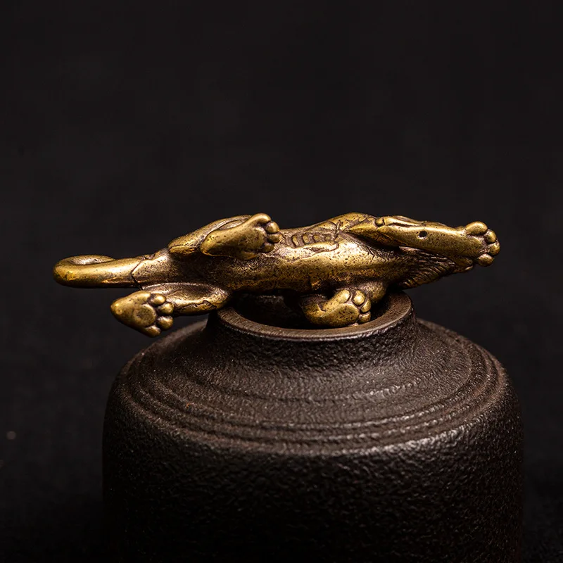 Antique Copper Sculpture Chinese Tiger Token Statue Desktop Ornament Home Decor Natural Aging Brass Animal Figurines Decorations