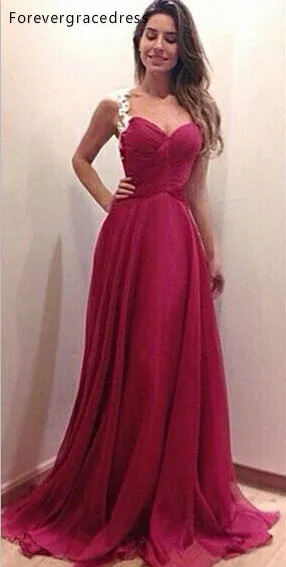 Hermoso vestido de fiesta de gasa, color fucsia, a la venta