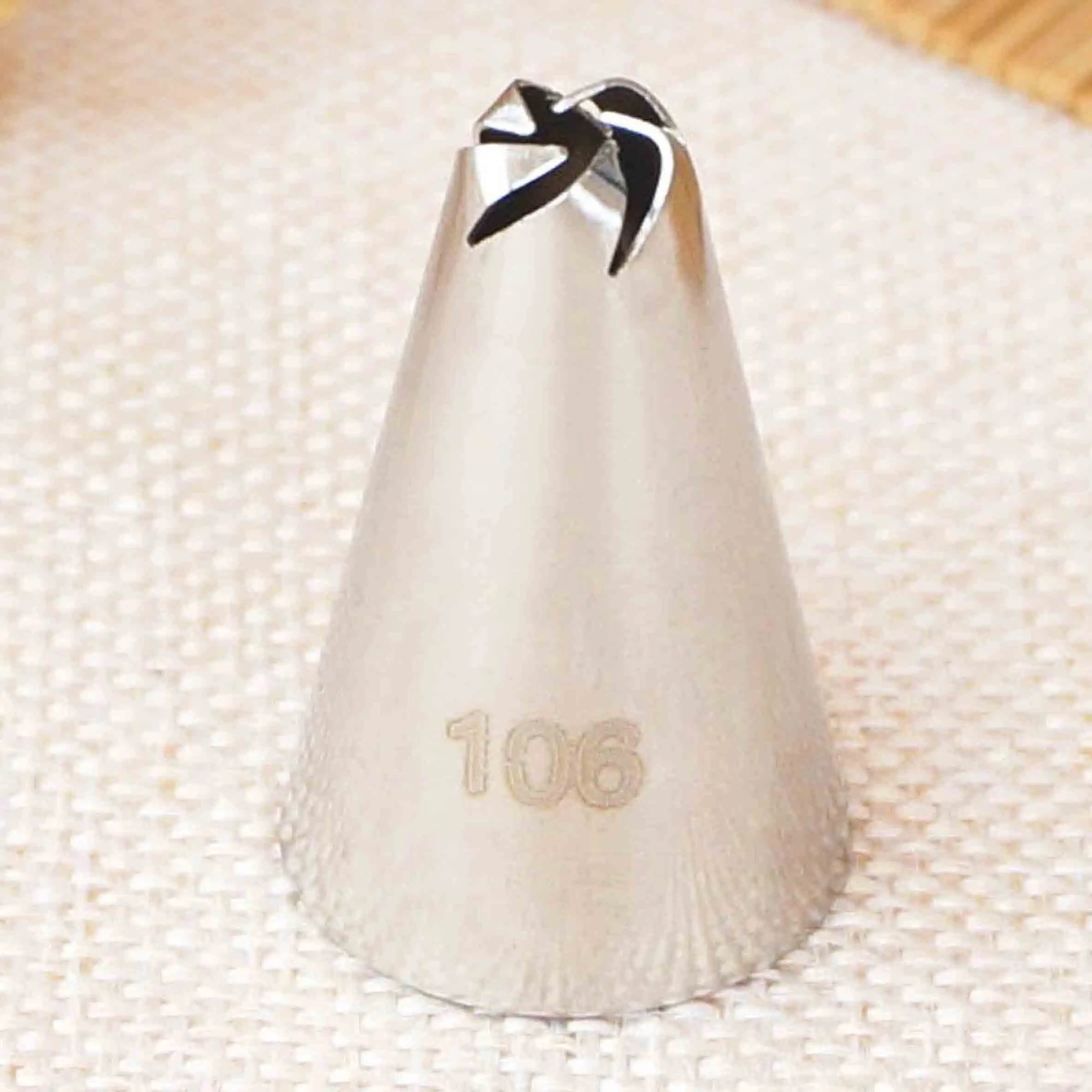 

#106 #108 Icing Tips Piping Nozzle Cake Cream Decoration Tip Staniless Steel Tools Bakeware Small Size Nozzles