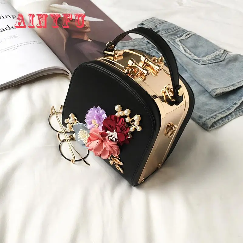 2022 Metal Clip Small Square Bag New Fashion Dinner Flower Shoulder Diagonal Handbag Bags  Shoulder Bags 822