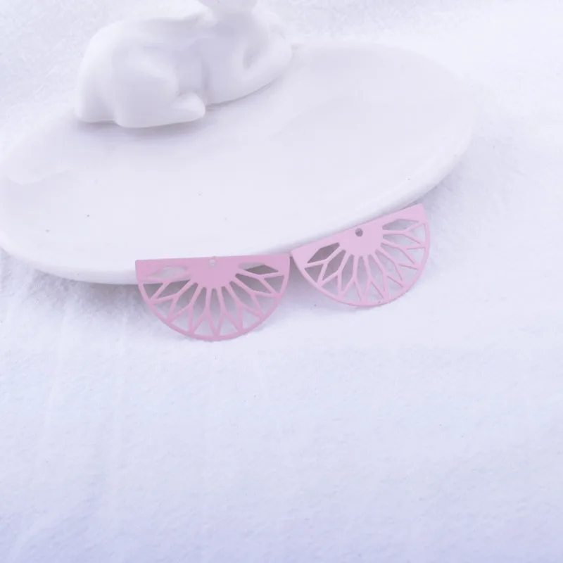 50 Stück AC11362 16*30mm Halbrunde Blumenanhänger Filigran Ausgehöhlter Anhänger DIY Schmuck Ohrring Herstellung – Detail 5