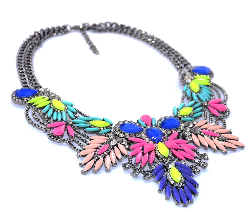 2024 New Fashion Indian Ethnic Statement Large Collar Choker Necklace Women Multicolor Acrylic Crystal Shourouk Necklace Jewelry