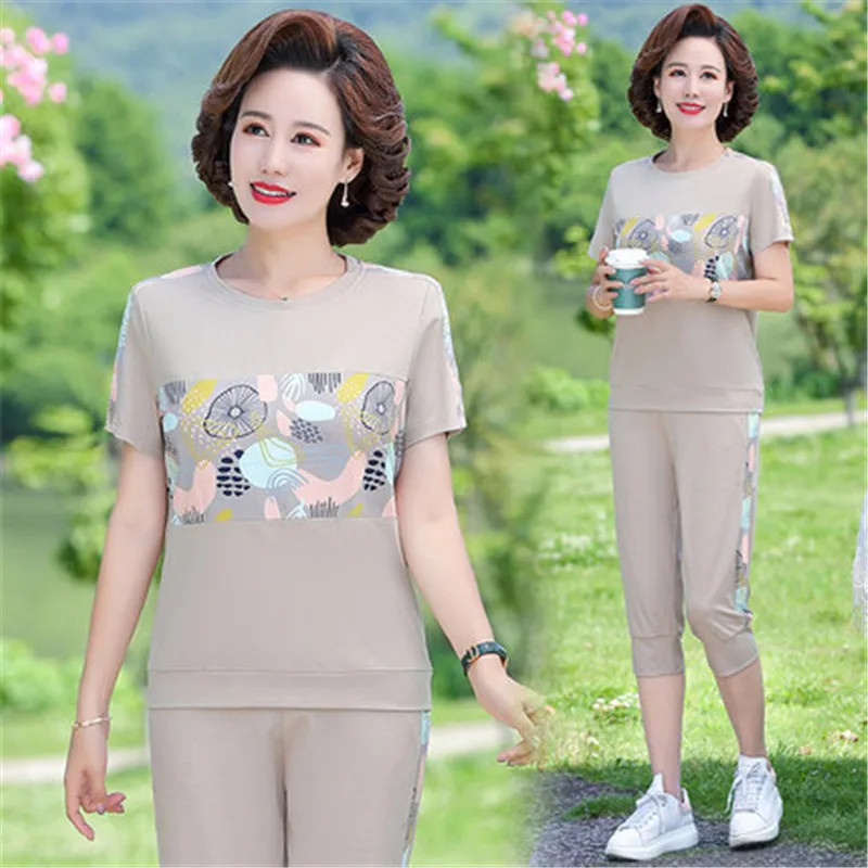 Middle-aged mother summer sports two-piece suit 2022 new middle-aged and elderly women's casual top short-sleeved suit A539