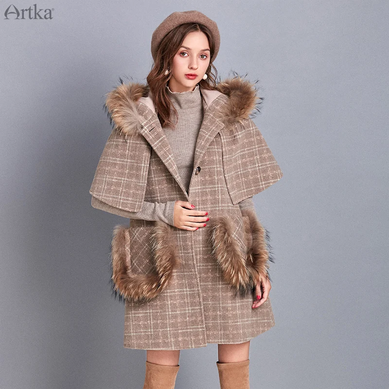 ARTKA 2019 Winter New Women Woolen Coat Retro Plaid Raccoon Fur Hooded Woolen Outwear Detachable Fur Cloak Woolen Coats WA10299D