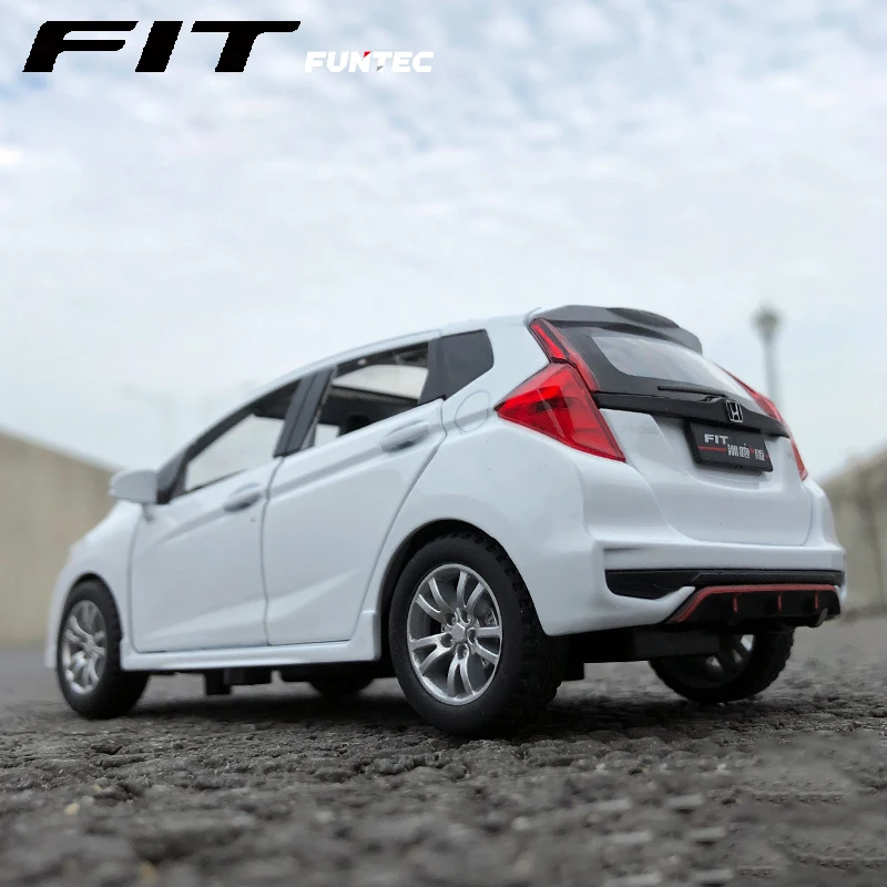 Voiture l'inventaire Honda Fit en métal moulé sous pression pour enfant, échelle 1:32, jouet à collectionner, idée cadeau, nouveauté 2020