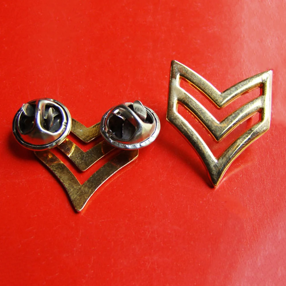 Paire de badges de l'armée américaine de la seconde guerre mondiale, BADGE PIN de premier rang PINBACK de première classe en or