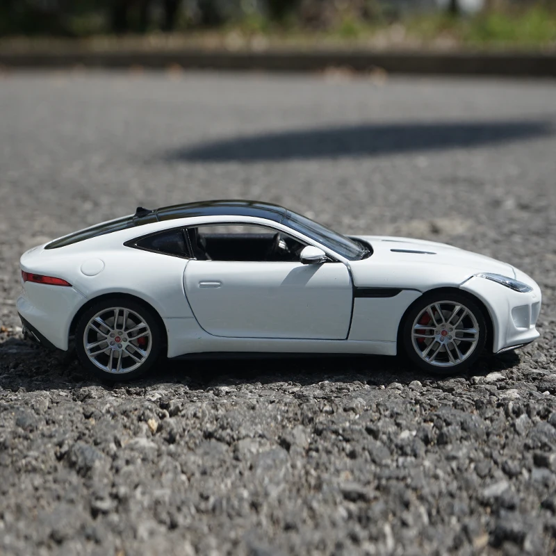 WELLY 1:24 JAGUAR F-Type Coupe Alloy Car Model Diecasts & Toy Vehicles Collect Car Toy Boy Birthday gifts