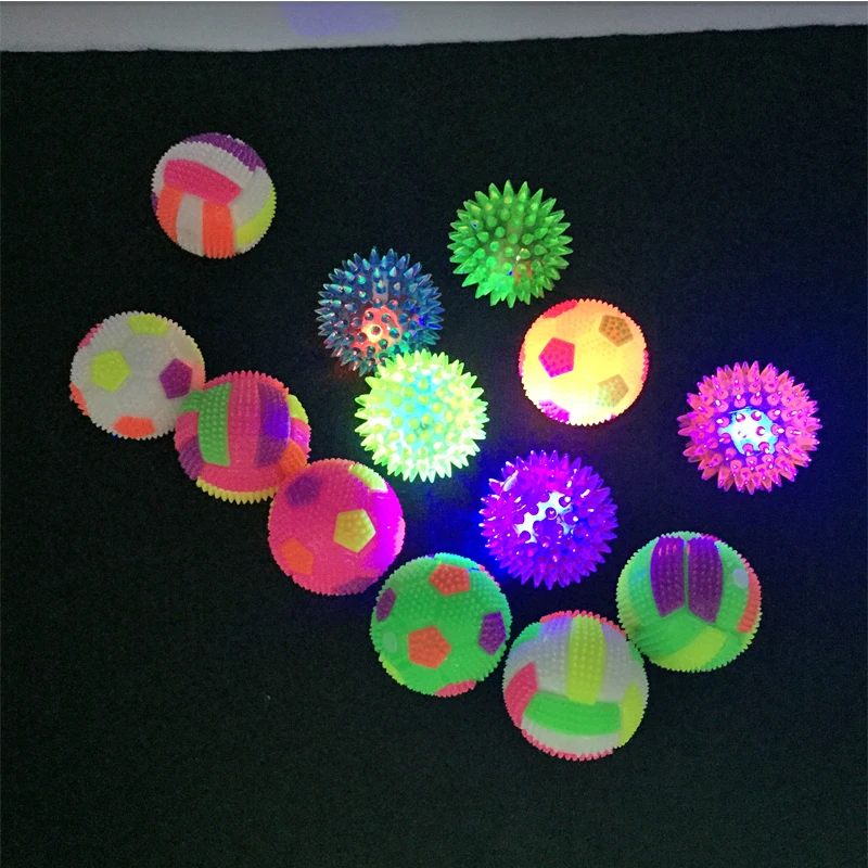 Neue Led spielzeug Luminous Volleyball Bouncy Massage Ball Glowing Fußball Mit Pfeife Flash Elastische Entlüftung Leucht Springen Ball