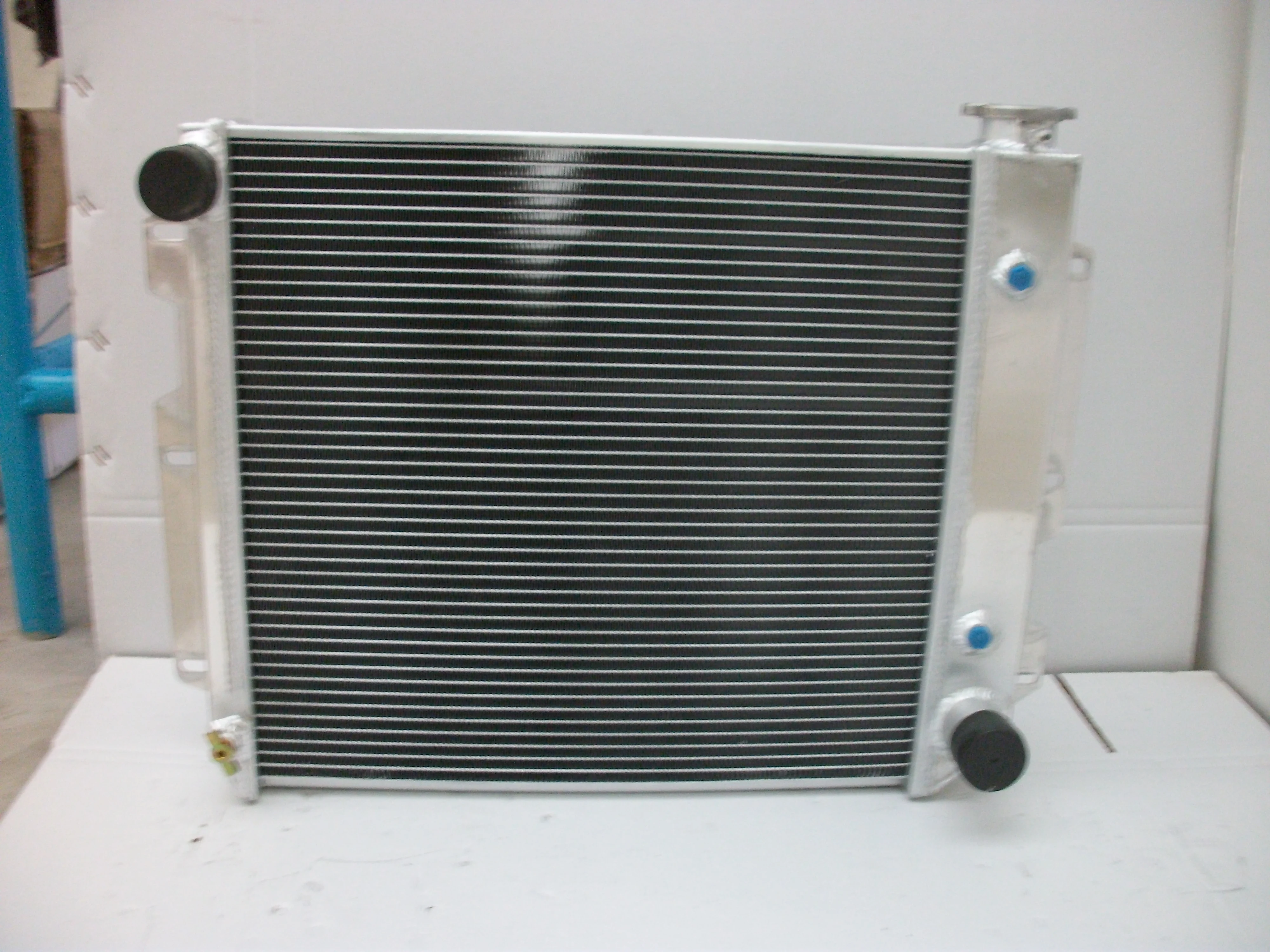 All Aluminum Radiator Racing For Jeep Wrangler TJ YJ  1997-2002  / 1987-1995 V8 Conversion 1988 1989 1990 1991 1992 1993 1994