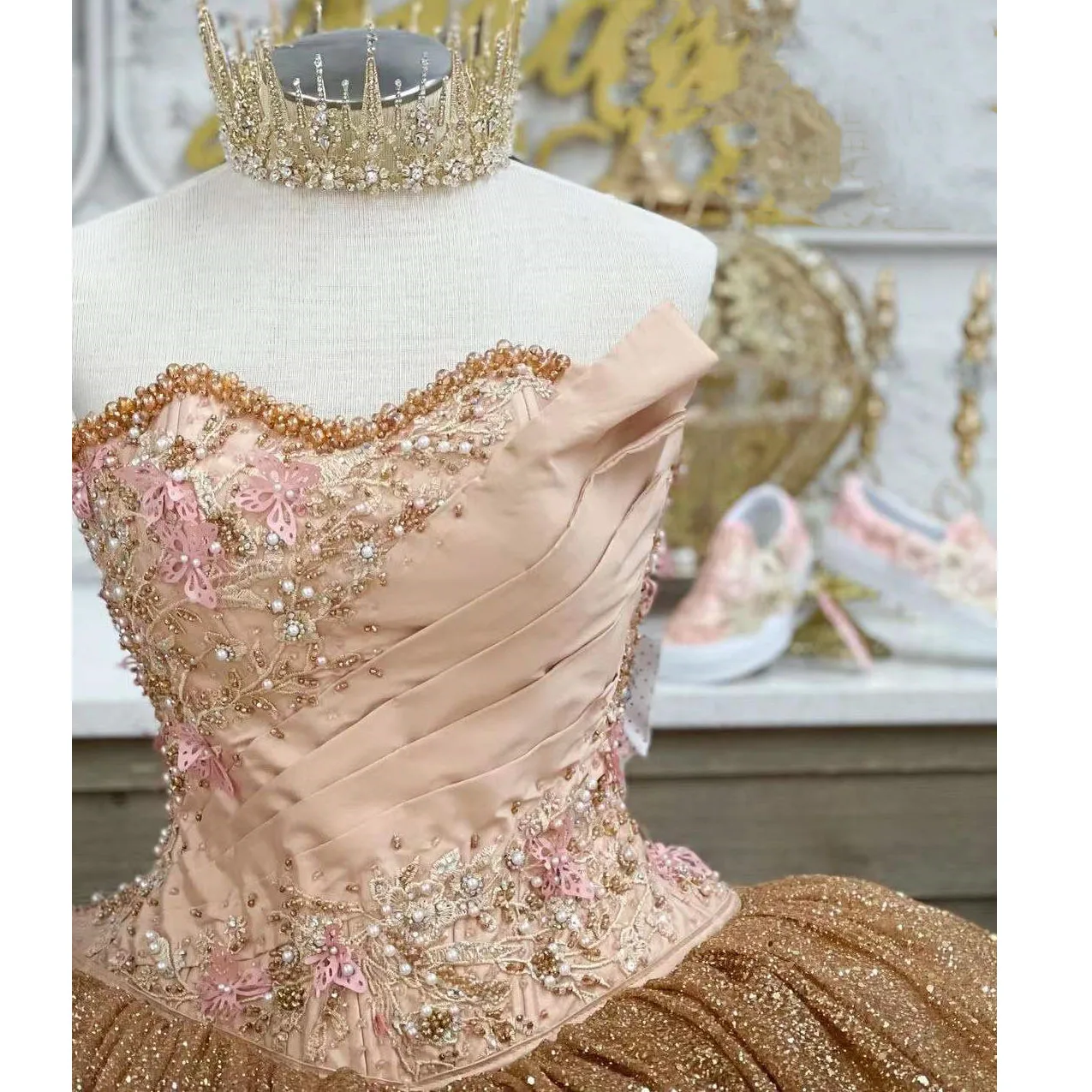 Neue Luxus Quinceanera Kleider Perlen Pailletten Appliqued Weg Von Der Schulter Sweep Zug Prinzessin Ballkleider Für 16 Süße Mädchen