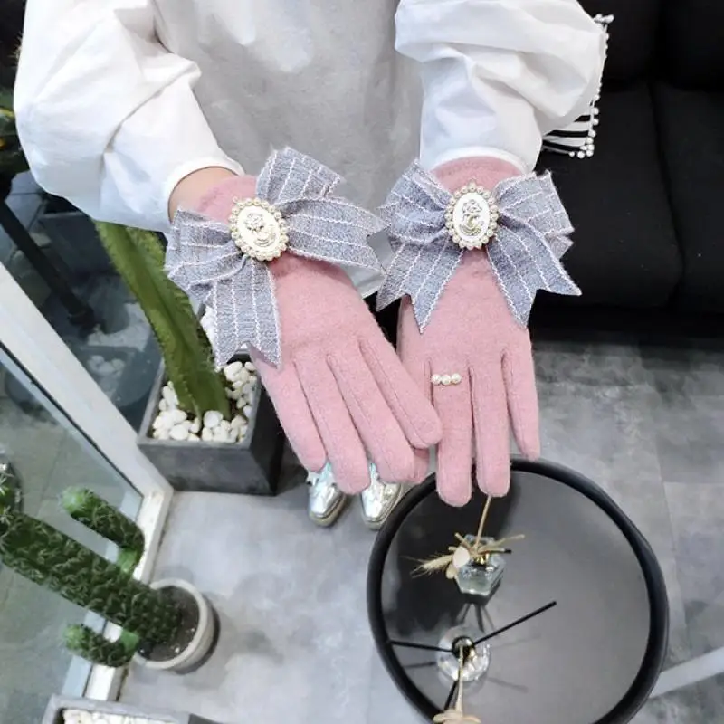 Fashion Cashmere Gloves Queen Retro Head Pearl Bowknot Double Gloves New Korean Thickening Warm Touch Screen Gloves  A370