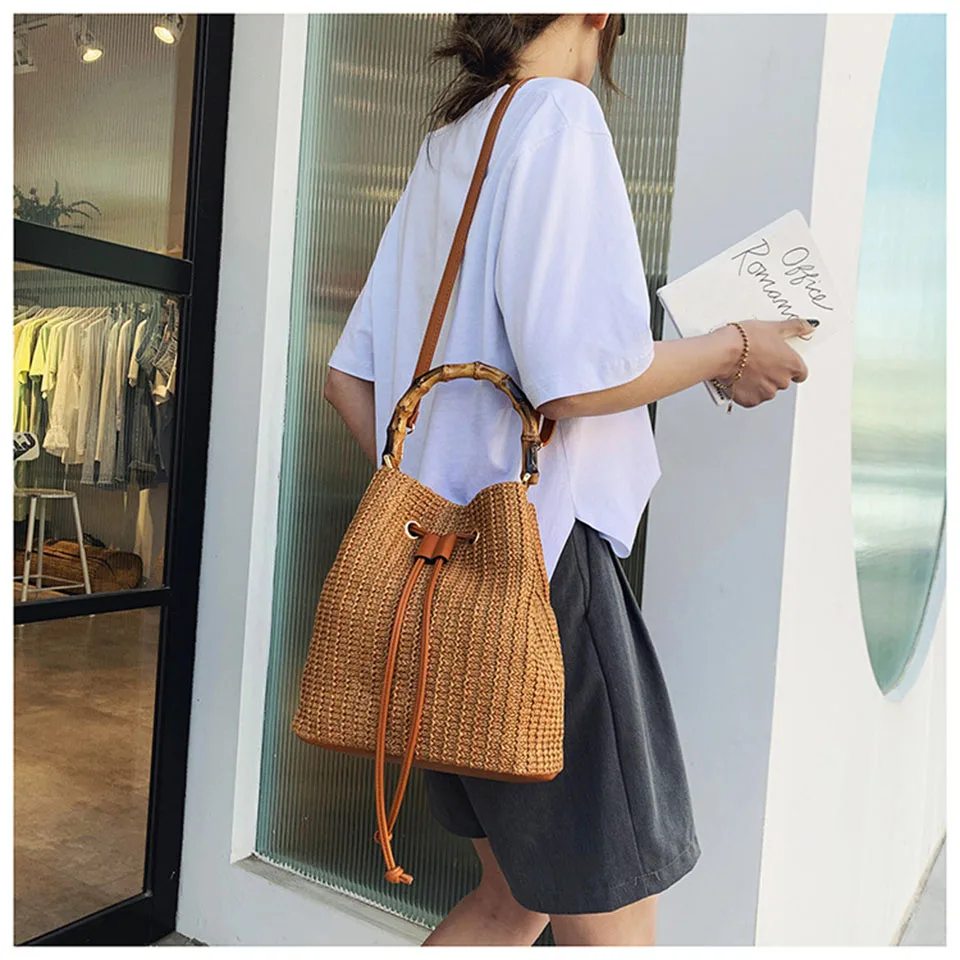 2021 New Summer Bucket Straw Bag Bamboo Handle Woven Rattan Bag Beach Female Handbag Raffia Ladies Shoulder Crossbody Bags Bolso