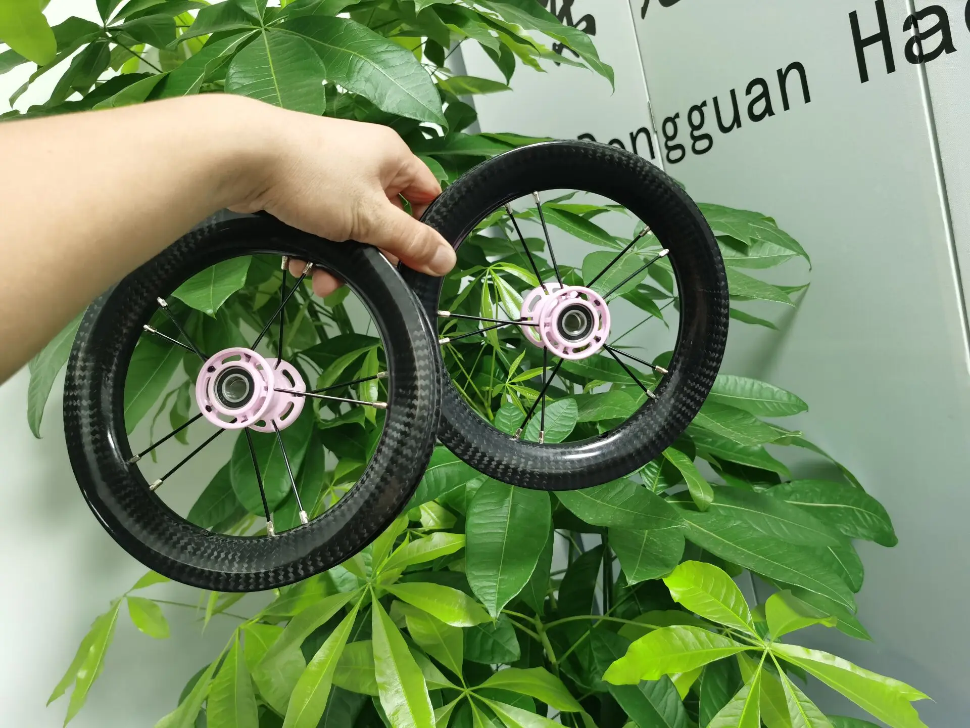 The New 12 inch balance sliding car carbon fiber entry with flower drum rotating S car K car modified wheel set rim100mm open