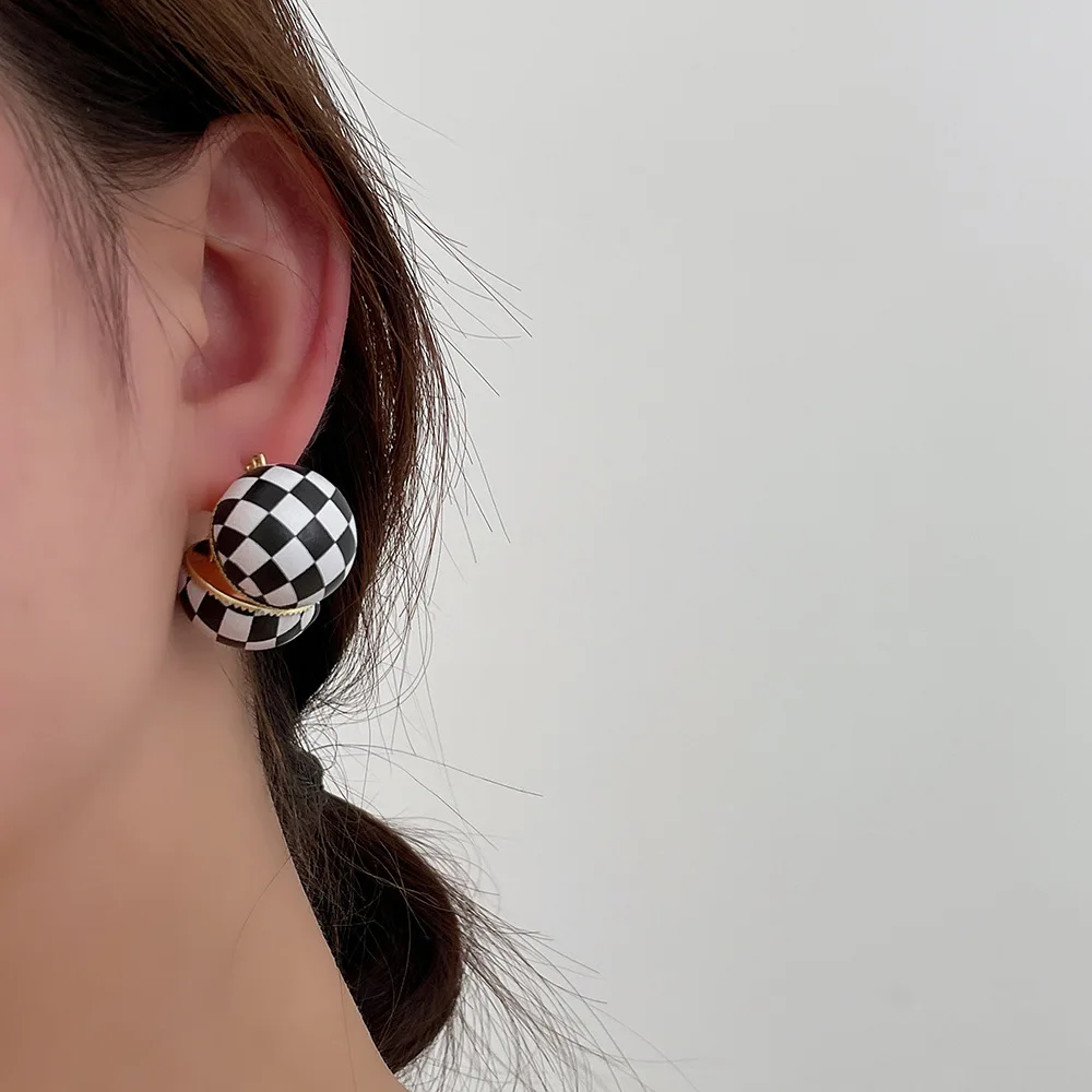 Korean Vintage Fashion Designer Earrings For Women  New Jewelry White Black Earring Party