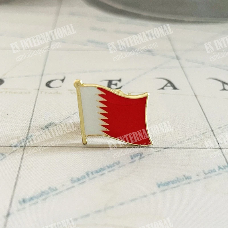 Bahrain National Flag Crystal Epoxy Metal Enamel Badge Brooch  Collection Souvenir Gifts  Lapel Pins Accessories  Size1.6*1.9cm