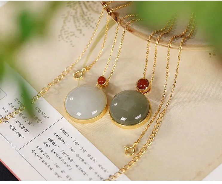 

S925 sterling silver gold-plated sapphire white jade south red safety buckle ladies pendant chain