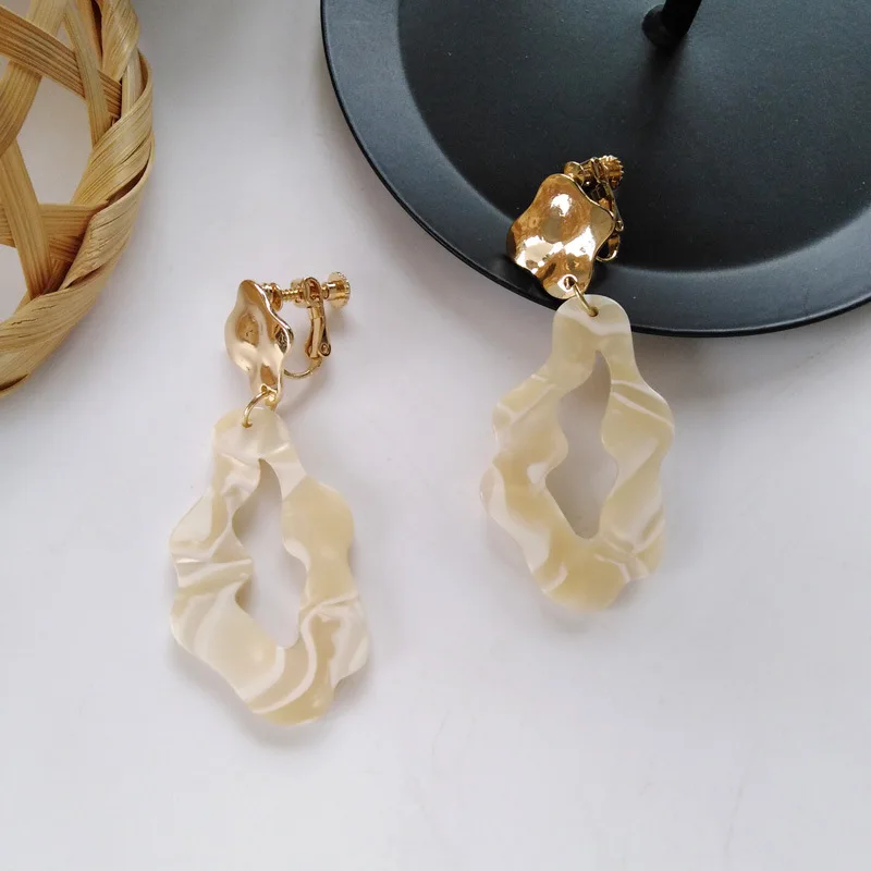 Irregular Elegant White Resin Ellipse Ear Clips Korean Exaggerated Big Hollow Out Geometric Clip on Earrings Without Piercing