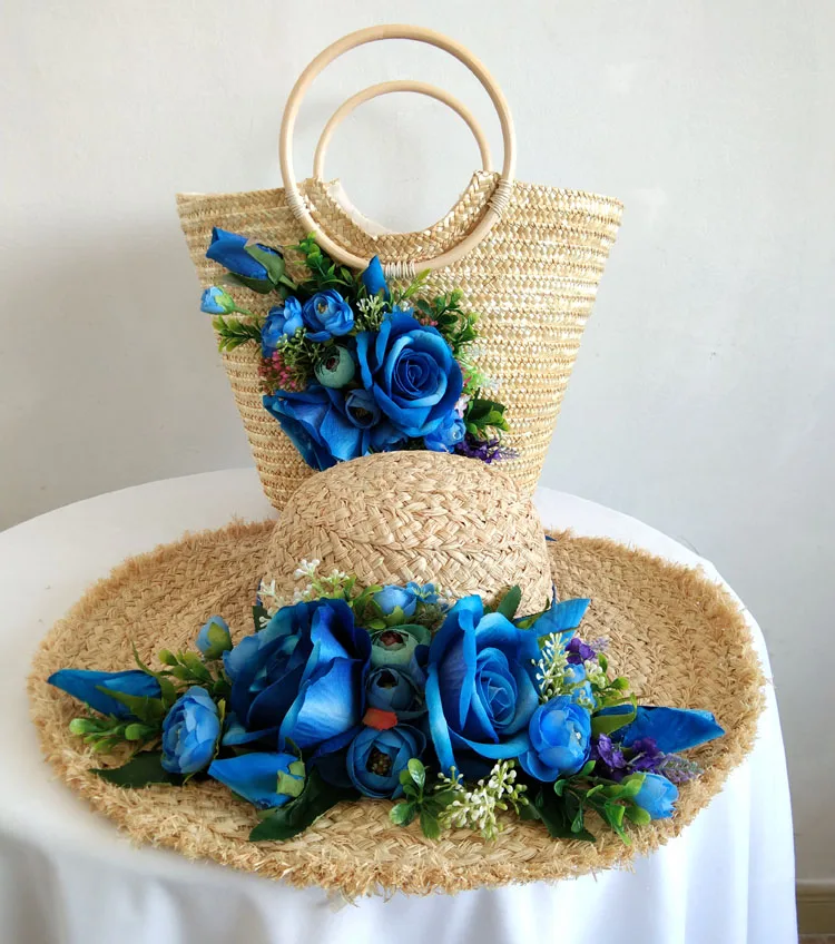 Bolsa de praia feita à mão feminina, bolsa de mão de palha de flores feita à mão rattan com alça superior bolsa de mão azul rosa estilo boêmio fotografia de férias