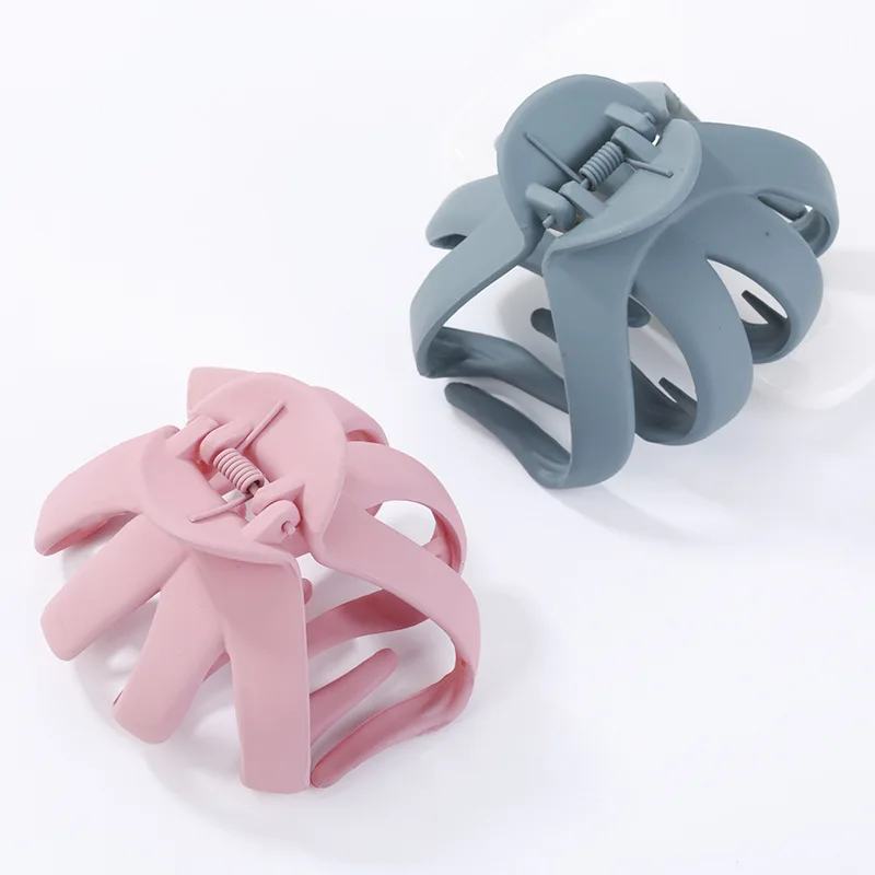 Women Girls Geometric Hair Claw Clamps Metal Hair Crab Moon Shape Hair Claw Clip Solid Color Hairpin Large Size Hair Accessories