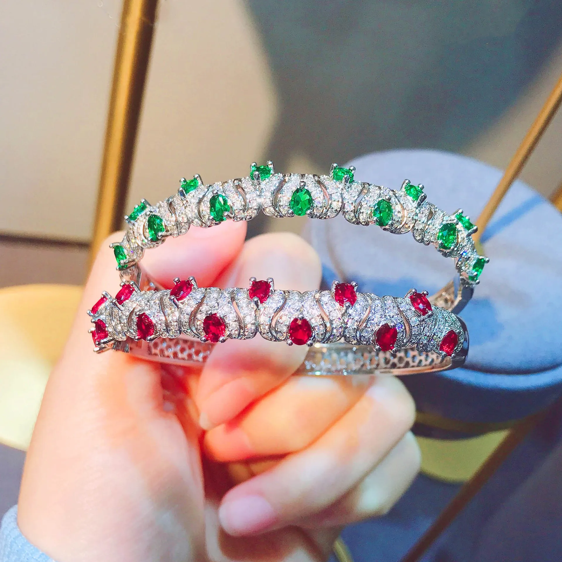 New Simulation Mozambique Ruby Emeralds Bracelets Bangles European American Fashion Crystal Glass Stuck Buckle Bracelet